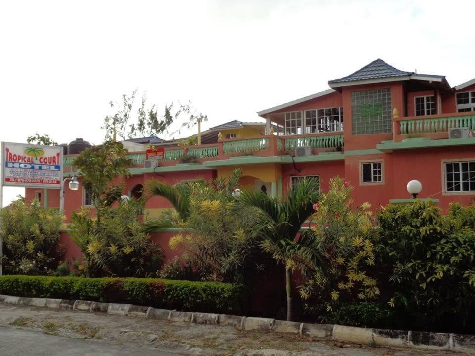 Tropical Court Hotel مونتيغو باي المظهر الخارجي الصورة