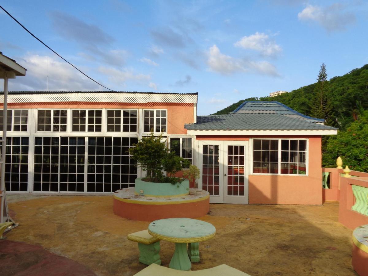 Tropical Court Hotel مونتيغو باي المظهر الخارجي الصورة