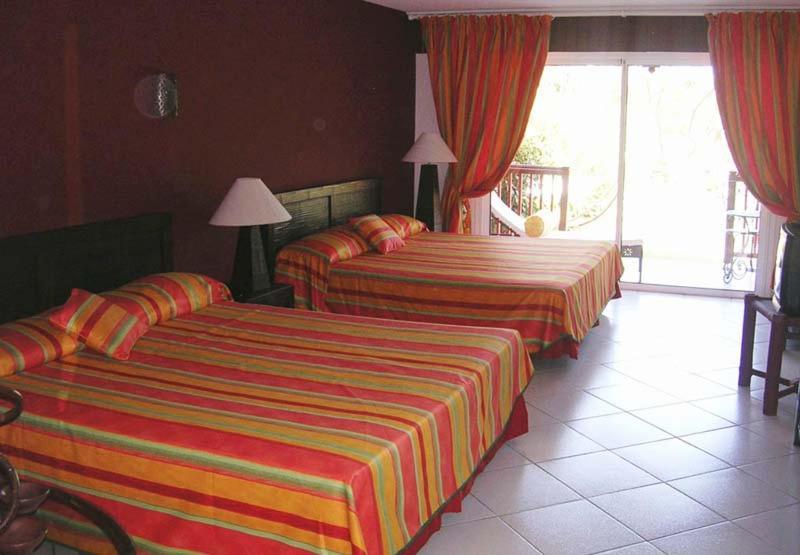 Tropical Court Hotel مونتيغو باي المظهر الخارجي الصورة