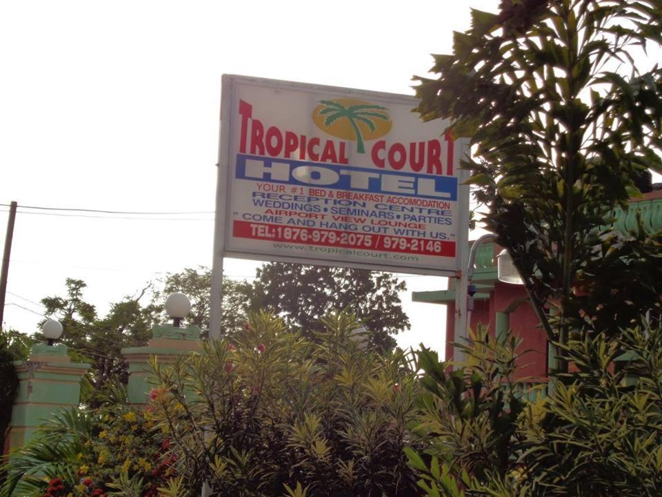 Tropical Court Hotel مونتيغو باي المظهر الخارجي الصورة
