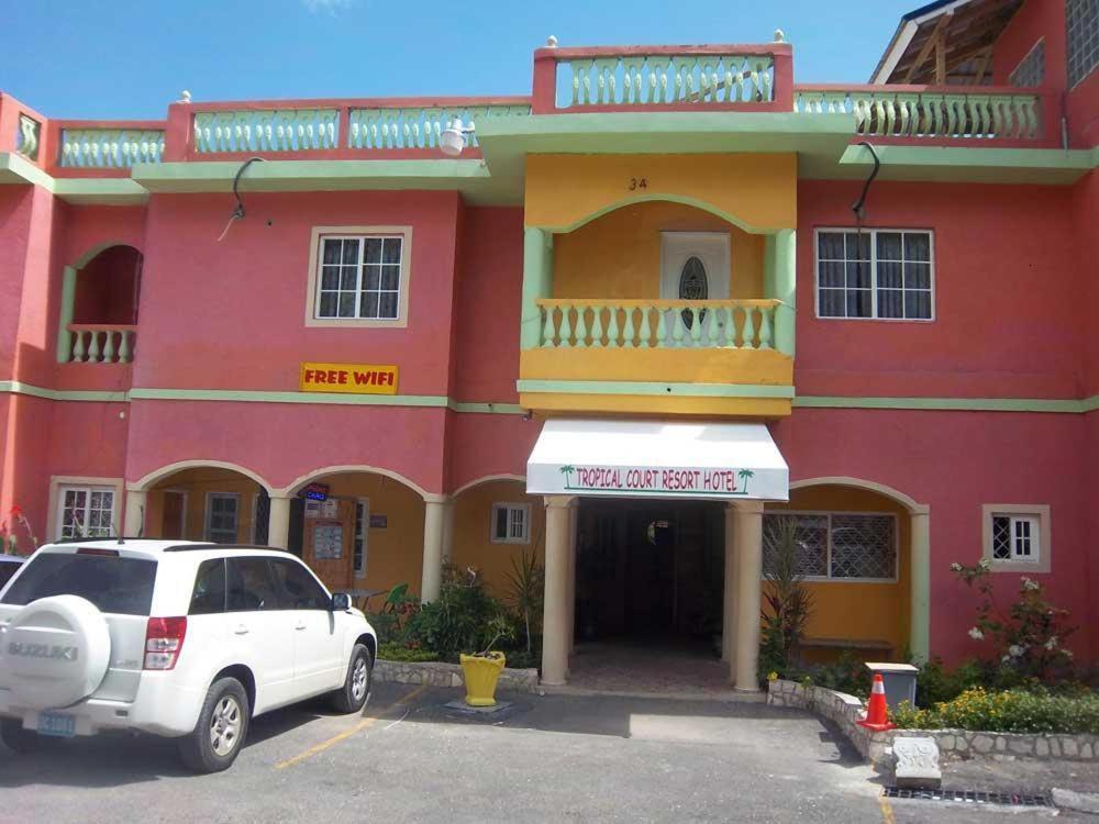Tropical Court Hotel مونتيغو باي المظهر الخارجي الصورة