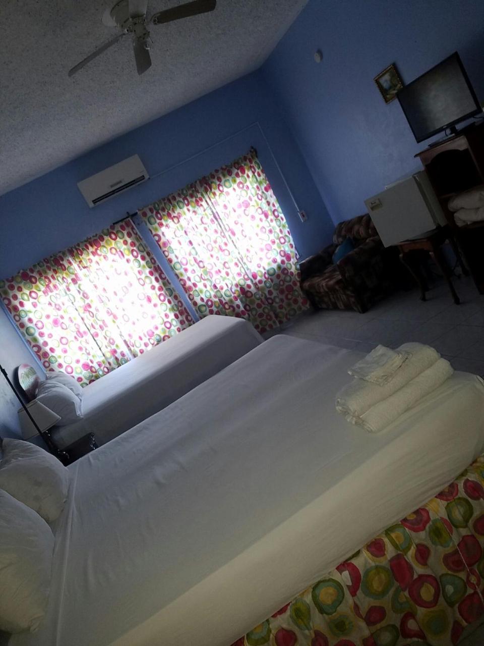 Tropical Court Hotel مونتيغو باي المظهر الخارجي الصورة